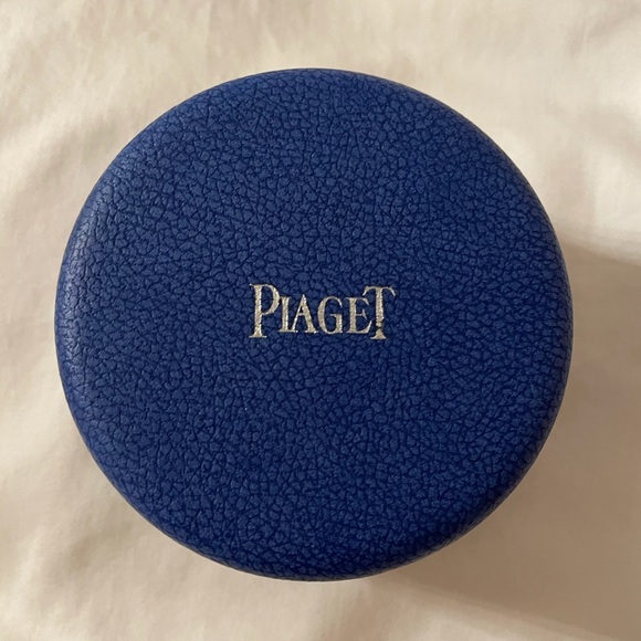 Piaget Signature Heart Pendant Necklace - Picture 2 of 5